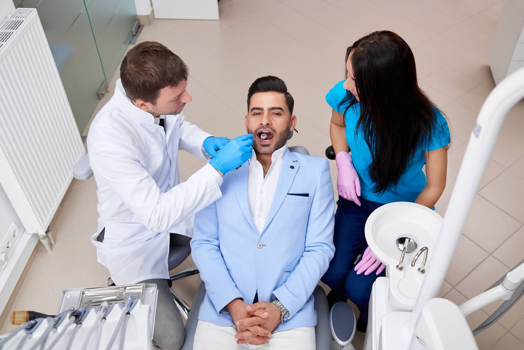 the best best dentist in plantation fl treating a patient