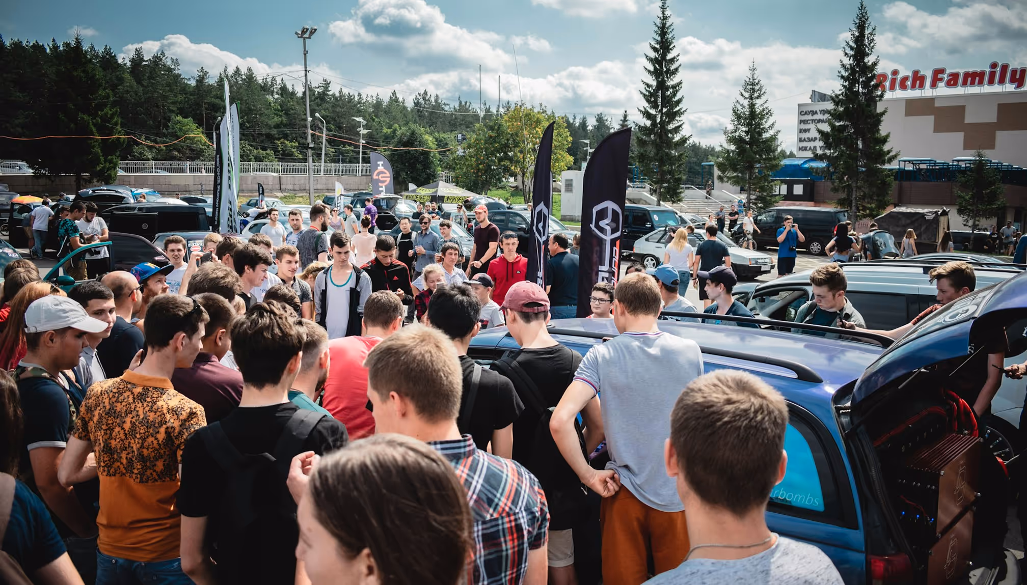 Rassemblement de passionnés automobiles sud Bordeaux