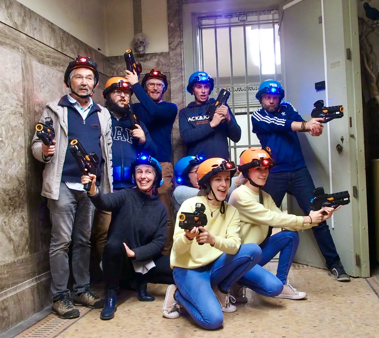 Joueurs en pleine partie de Laser game chez Histogame.