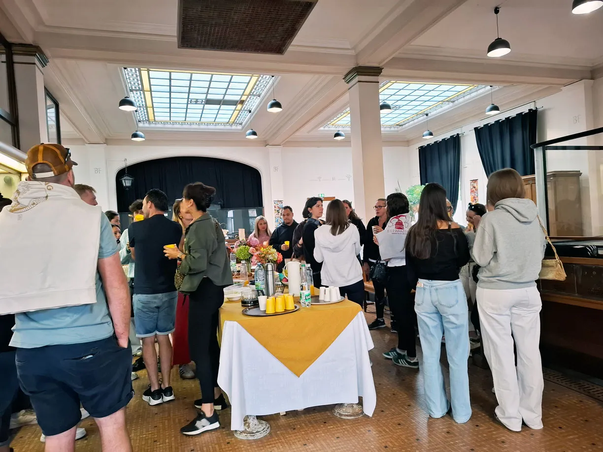 Une équipe d'entreprise profite des salles de Histogame pour faire leur séminaire.