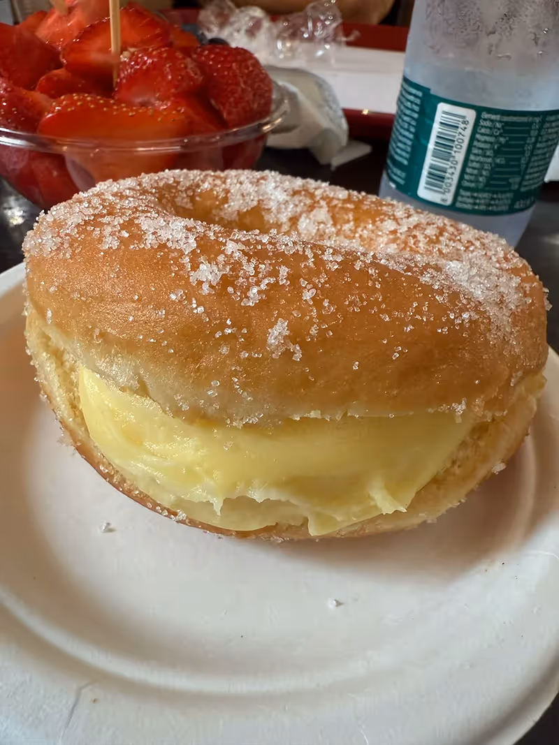Vanilla cream-filled pastry with sugar coating