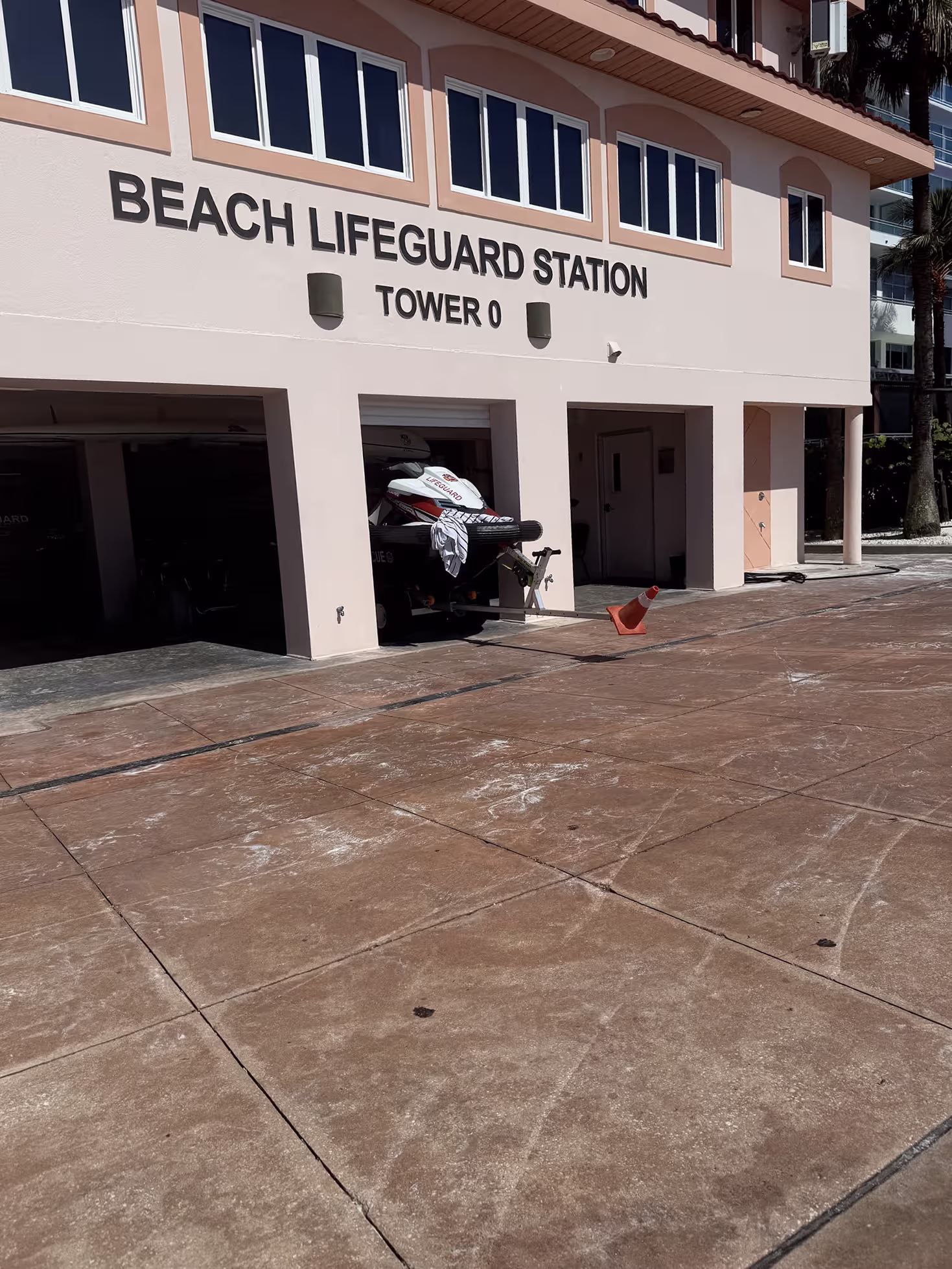 Beach lifeguard station near Pier 60 where beach wheelchairs are available in Clearwater Beach
