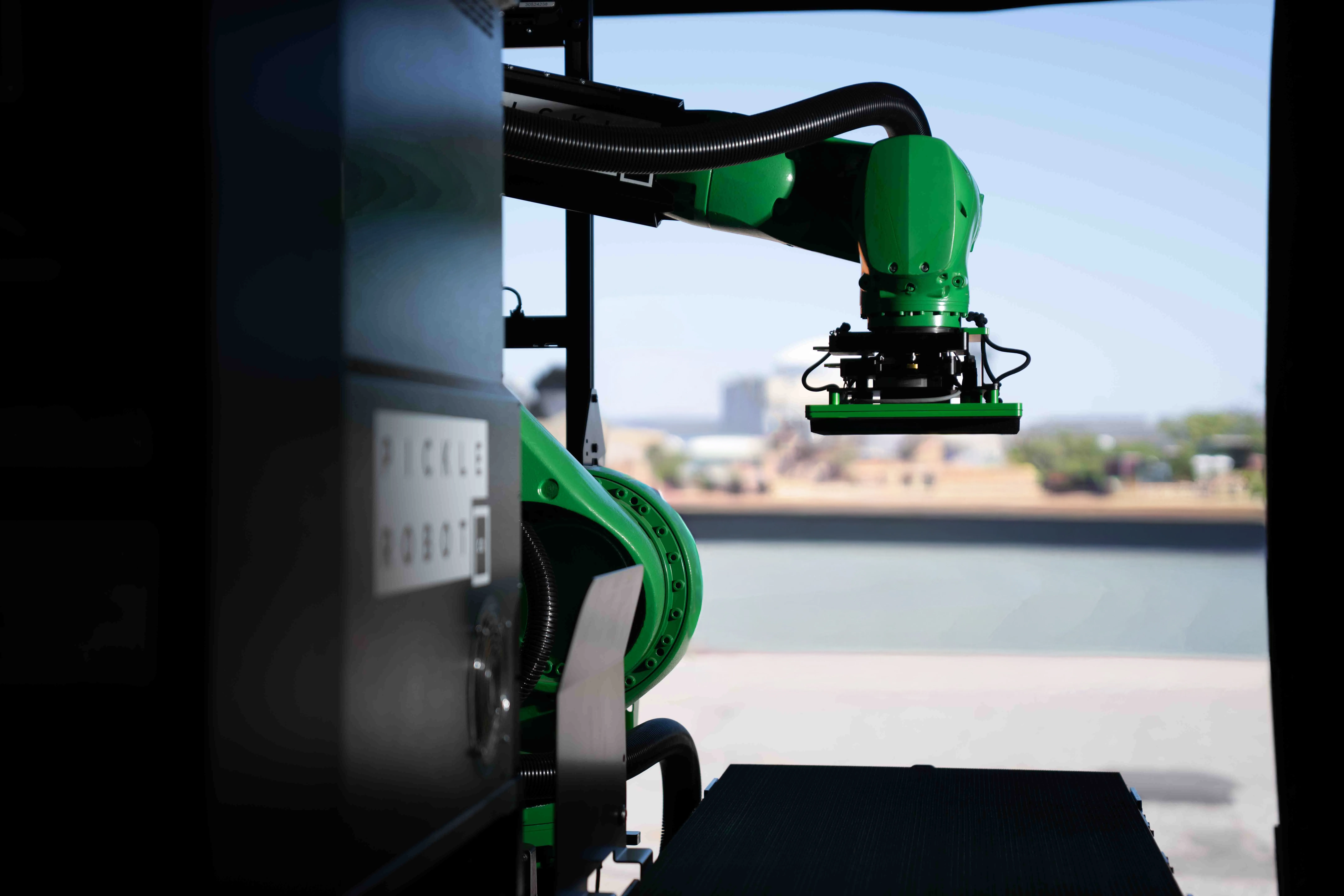 Pickle Robot outside loading