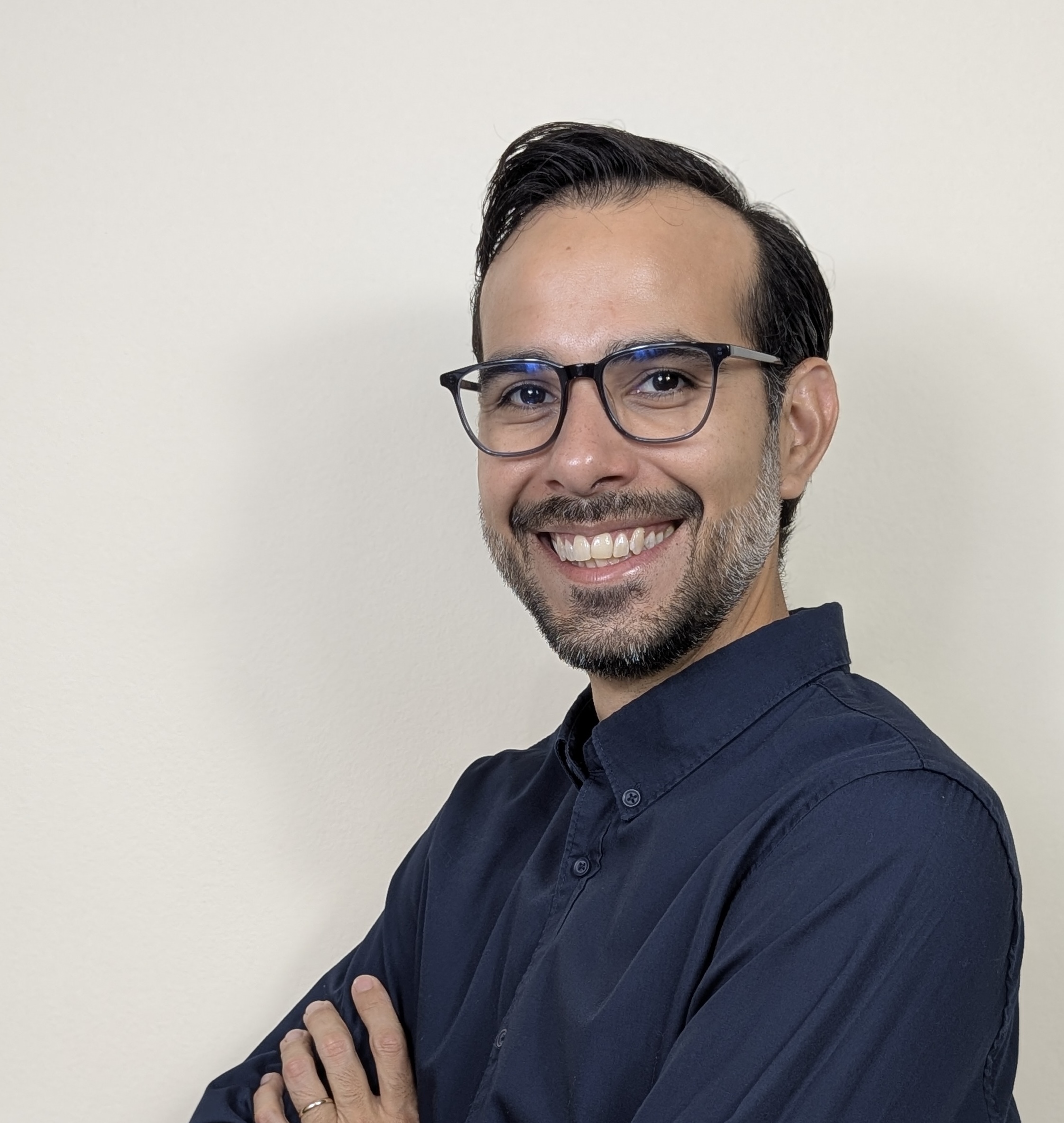 Dr. Raul Mora
