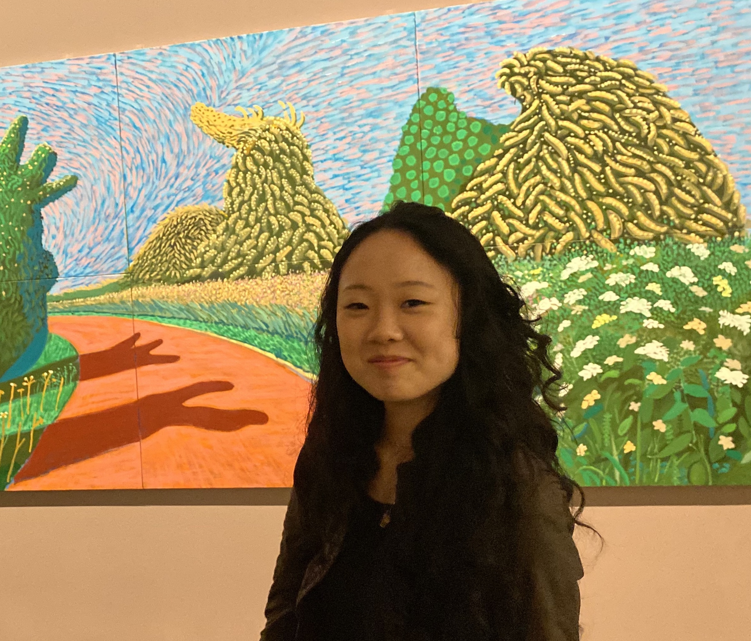 An Image of Ariel Hong at the David Hockney exhibit in Paris!