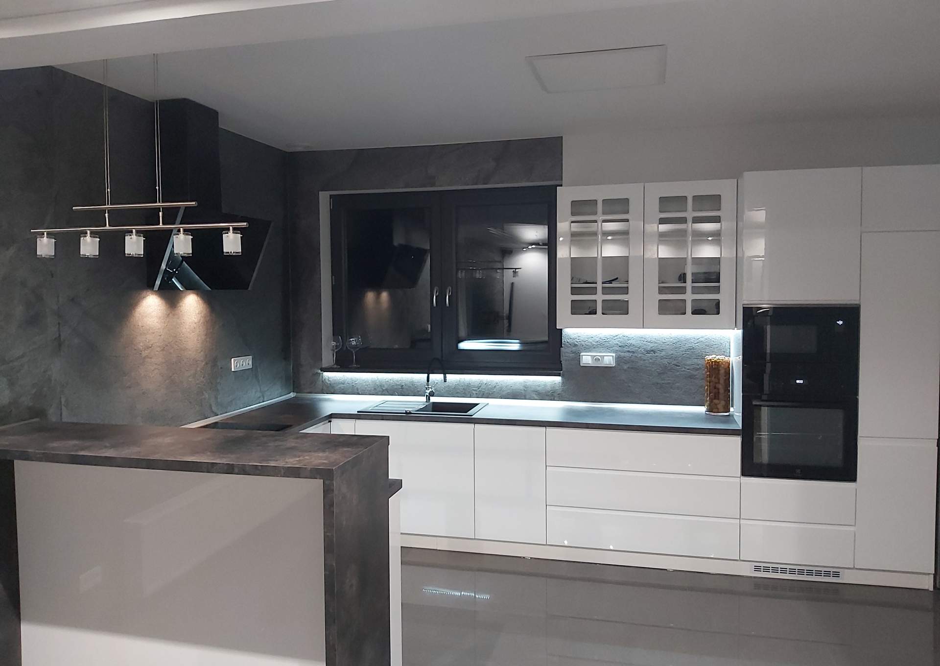 Silver Mist professional stone cladding - neutral palette for contemporary homes