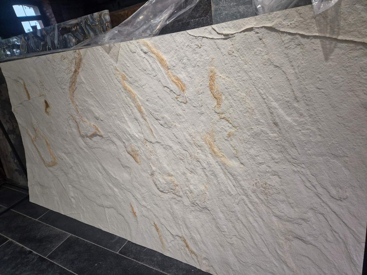 Golden Honey natural stone cladding - golden veining detail for premium positioning