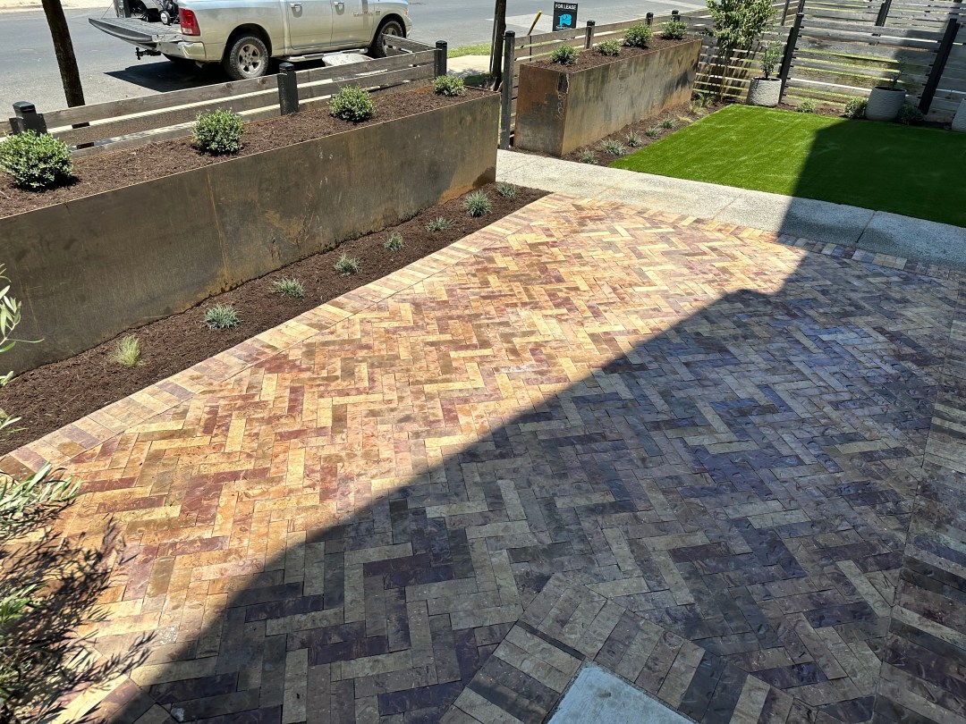 Steel retaining wall