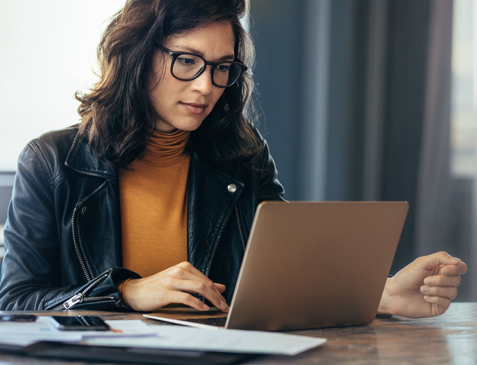 Female Healthcare Professional working with the SwissDTx Care Dashboard.