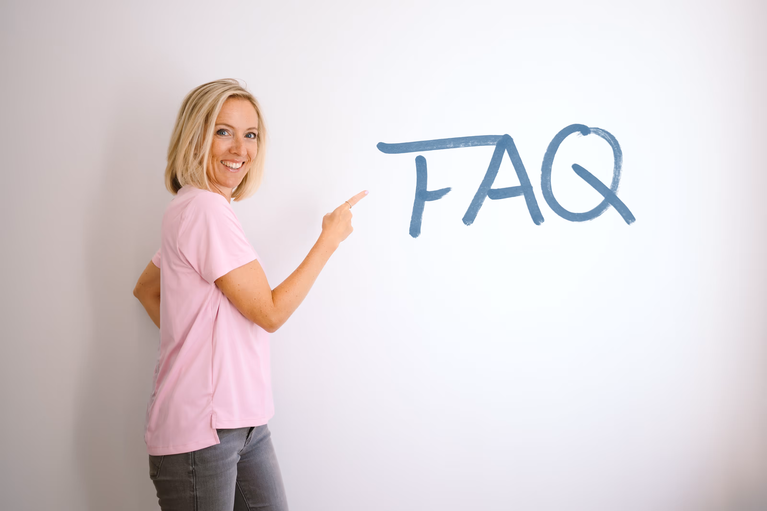 Katrin weist auf FAQ hin