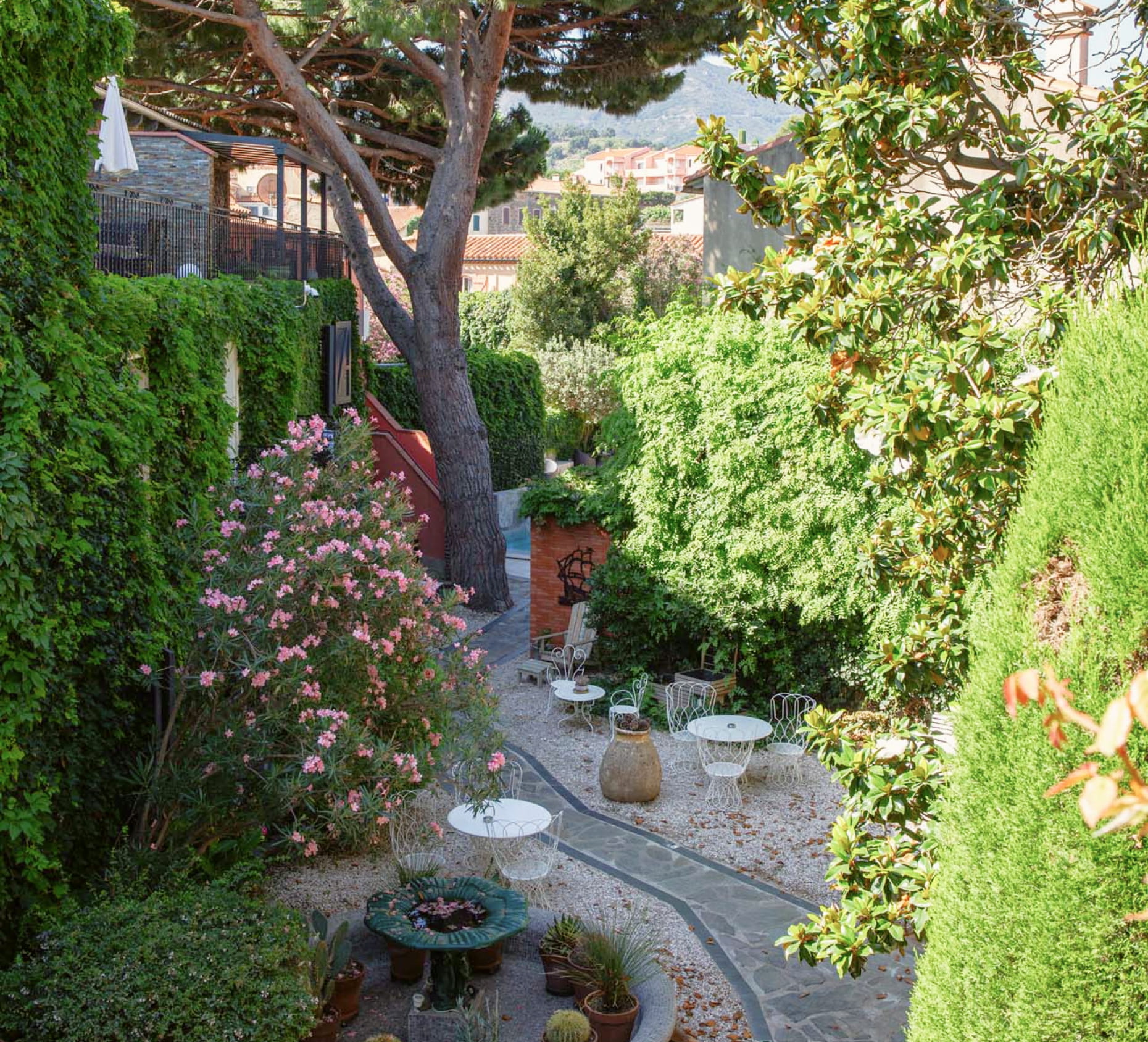 Magnificent garden of the charming hotel La Casa Pairal