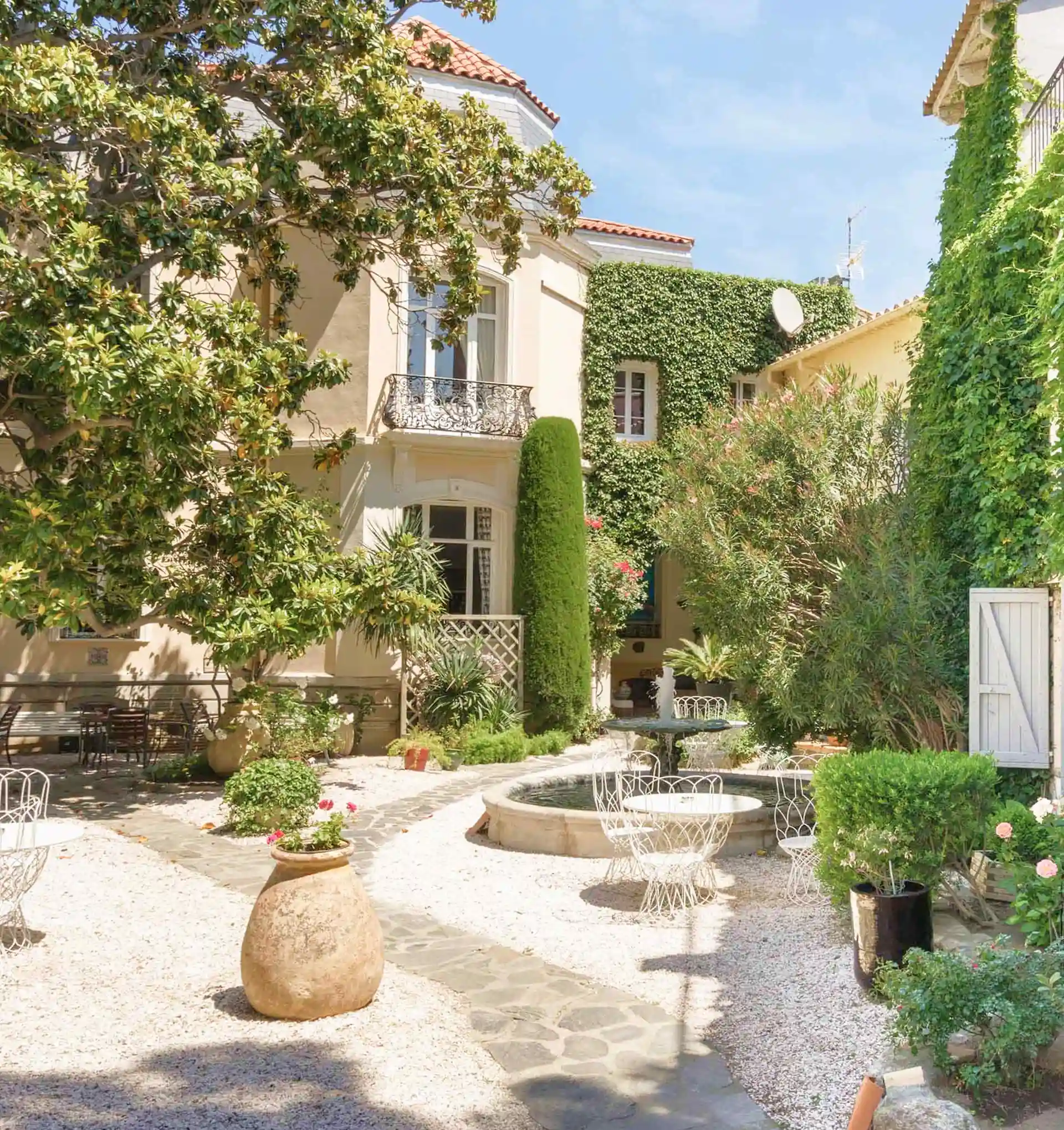 Sunny courtyard of the Casa Pairal Hotel in Collioure