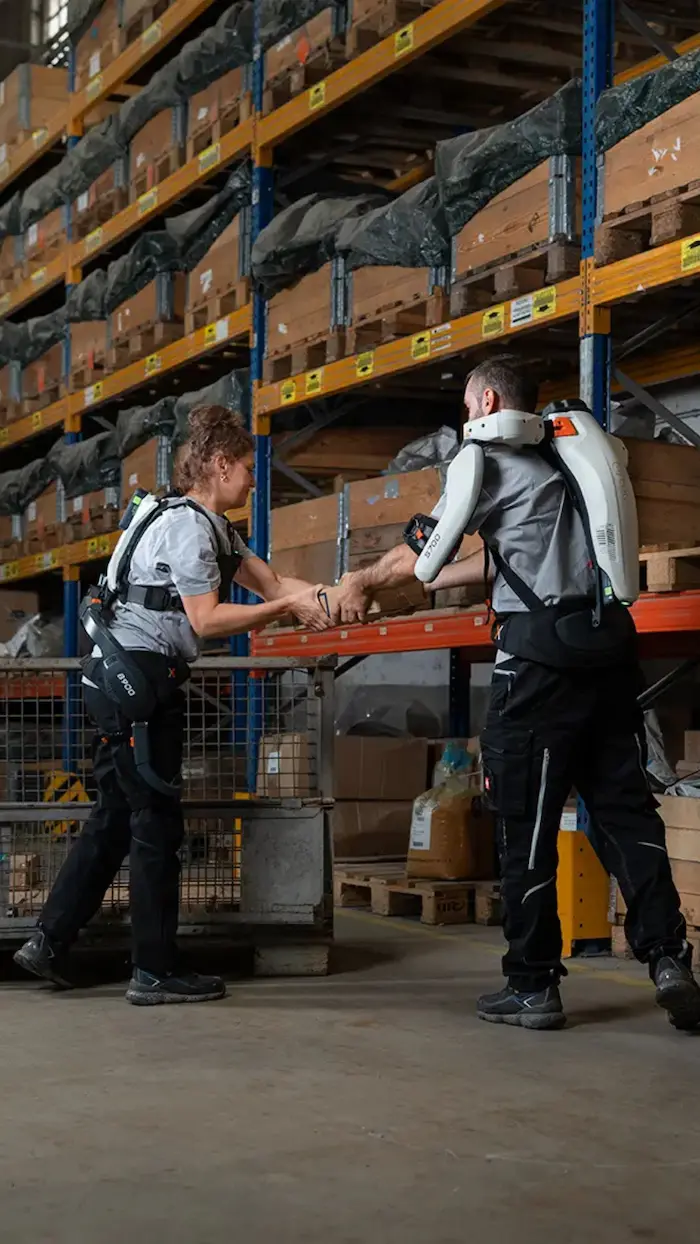 Active shoulder exoskeleton S700 and active back exoskeleton B900 from exoIQ in use in logistics
