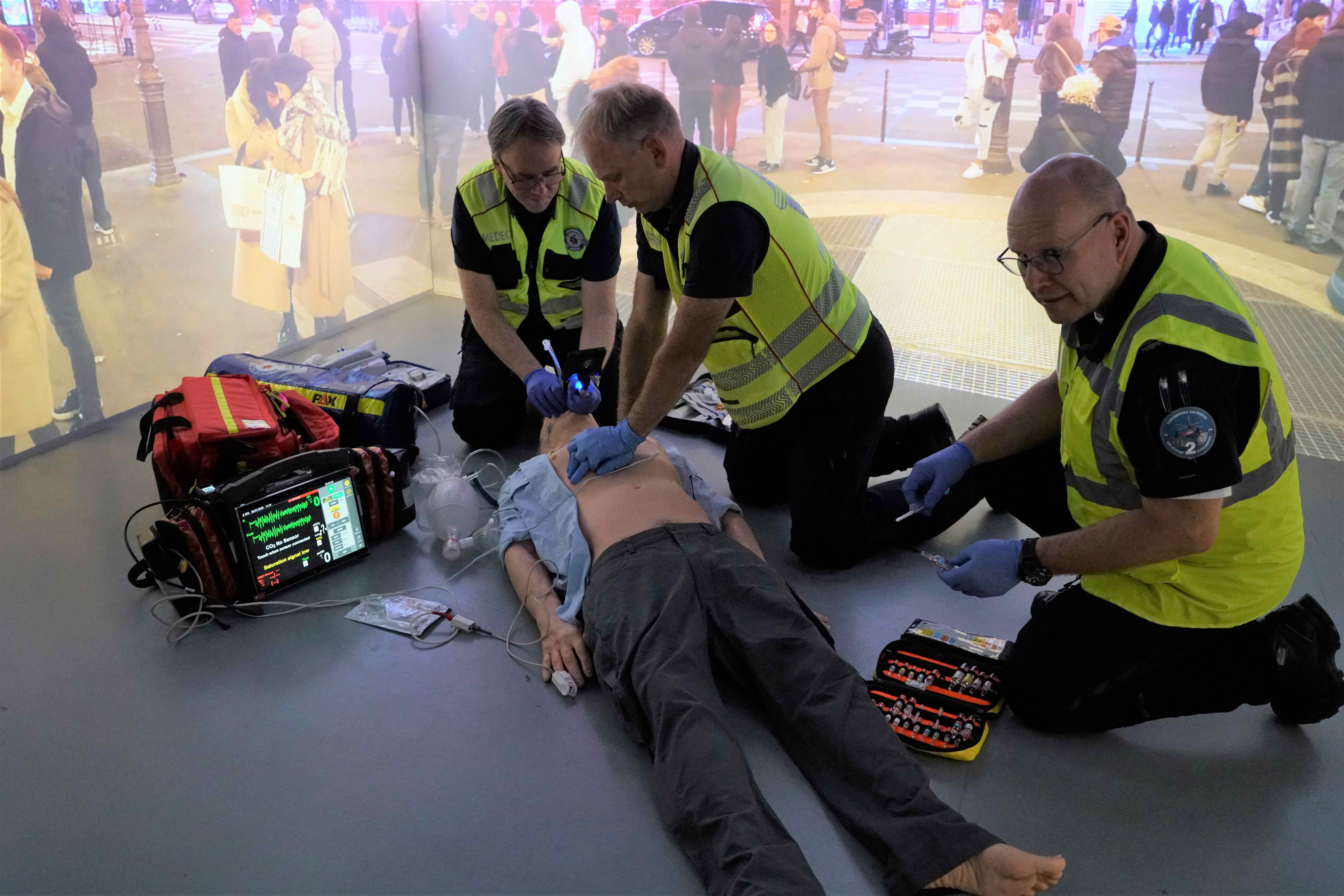 ALS training session with medical team practicing advanced resuscitation techniques on a mannequin