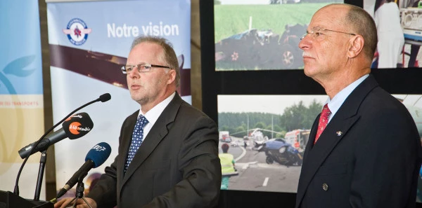 Responsables Luxembourg Air Rescue lors d’une conférence de presse sur les missions de secours et d’aviation médicale.