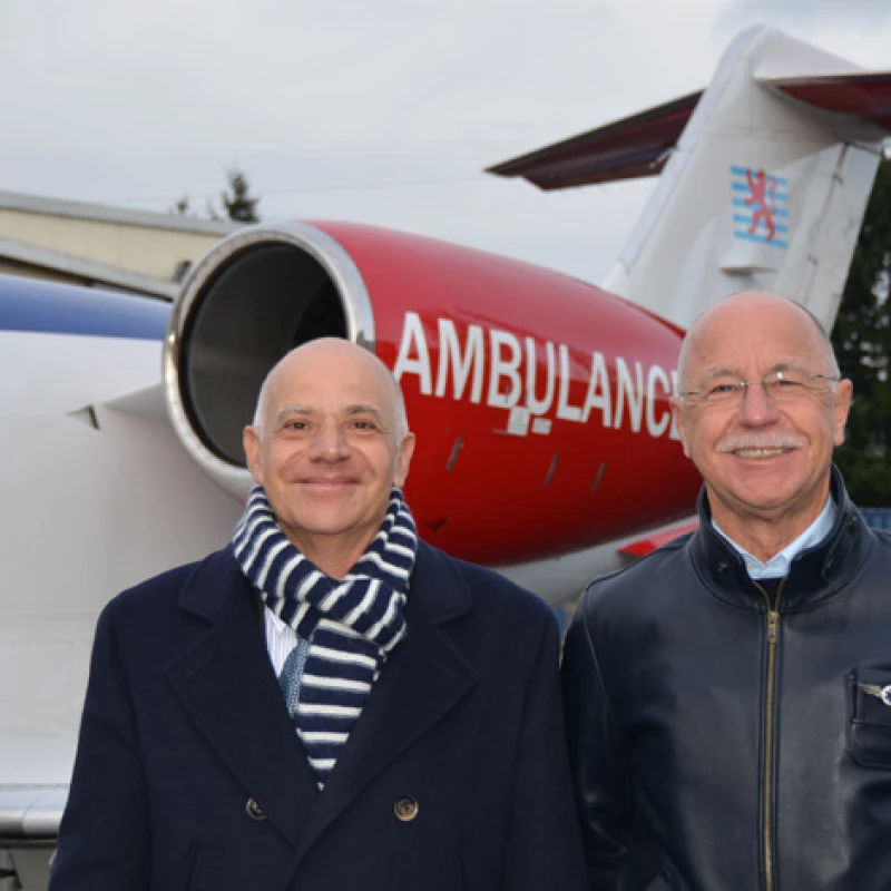 L’ambassadeur de France Guy Yelda en visite chez Luxembourg Air Rescue au Findel aux côtés de René Closter.