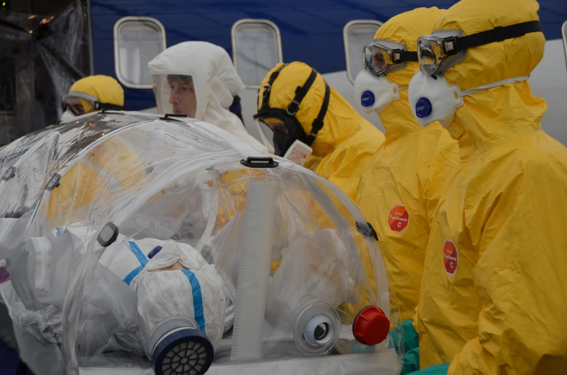 Jet ambulance Learjet de Luxembourg Air Rescue équipé d’un module d’isolation pour le transport de patients hautement infectieux.