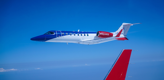 Avion Learjet 45 ou 75 sur une piste lors d’une formation de qualification de type pilote