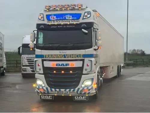 Category C+E articulated lorry for Learn2Pass Class 1 HGV training