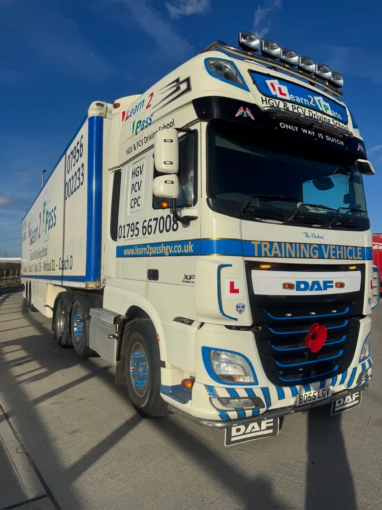 Category C+E articulated lorry training – Kent HGV licence course