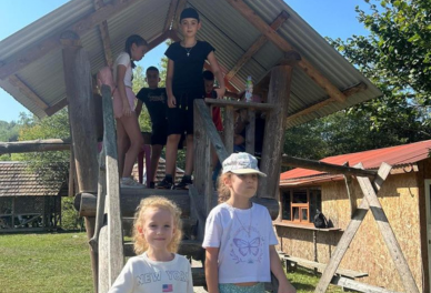 Дитячий майданчи 388x264px