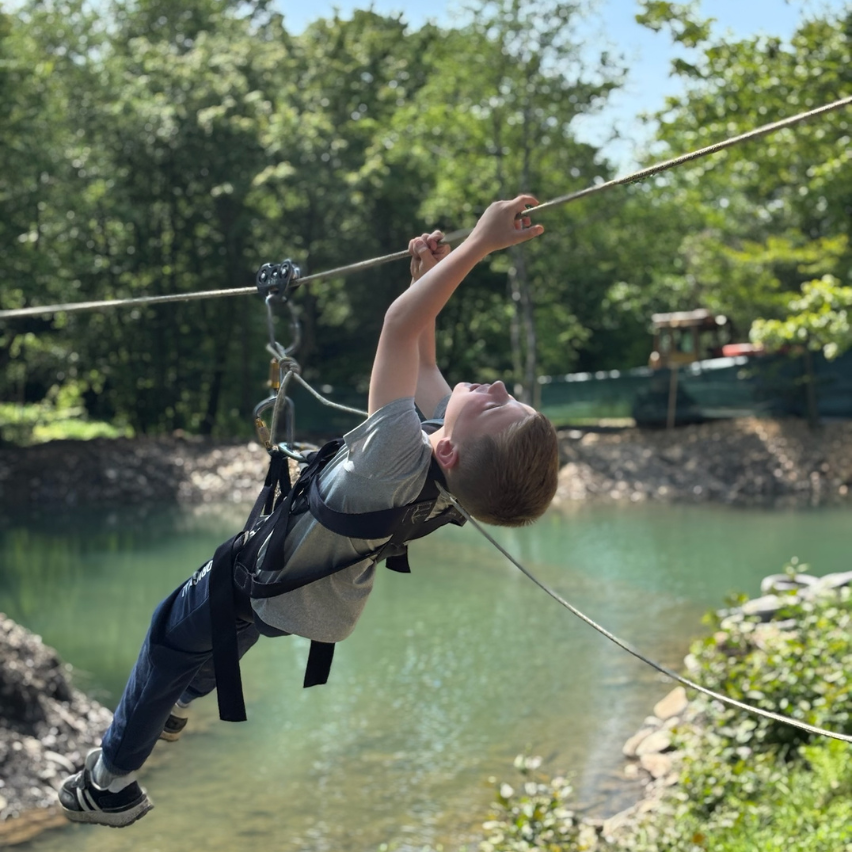 Похід у гори з гідом 852x852px