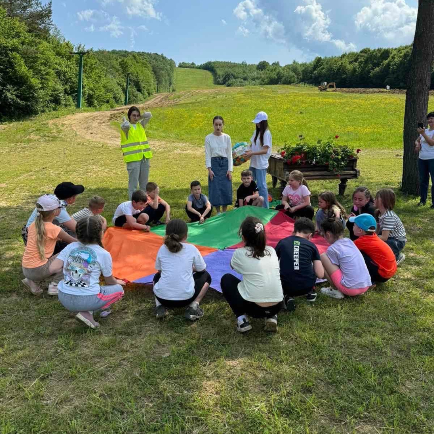 Дитячий майданчи 852x852px