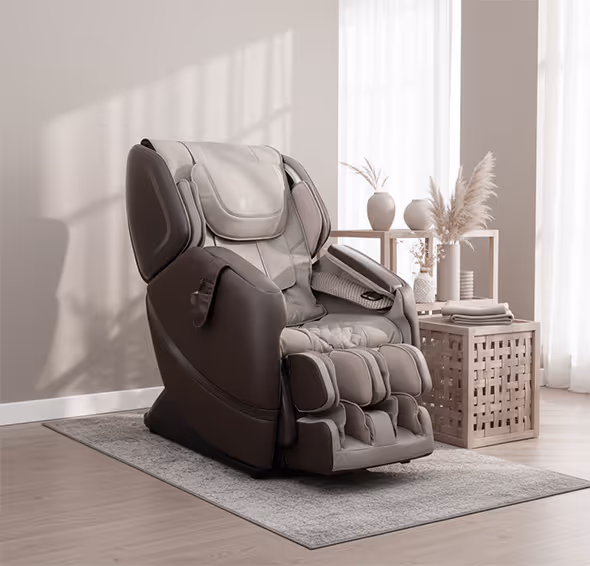 Fauteuil de massage MASSEA Supra France dans un salon lumineux aux tons beige et bois naturel