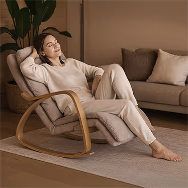 Femme relaxée dans le fauteuil Youki