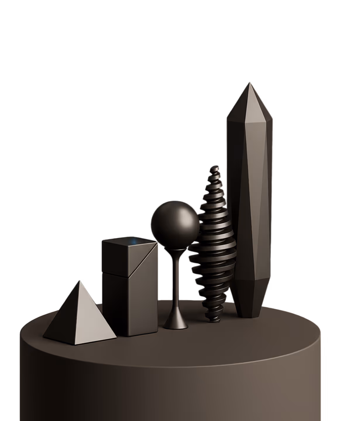 Cinq sculptures géométriques noires placées sur un socle circulaire, comprenant une pyramide, un prisme, une sphère sur pied, une forme spiralée, et une colonne hexagonale.