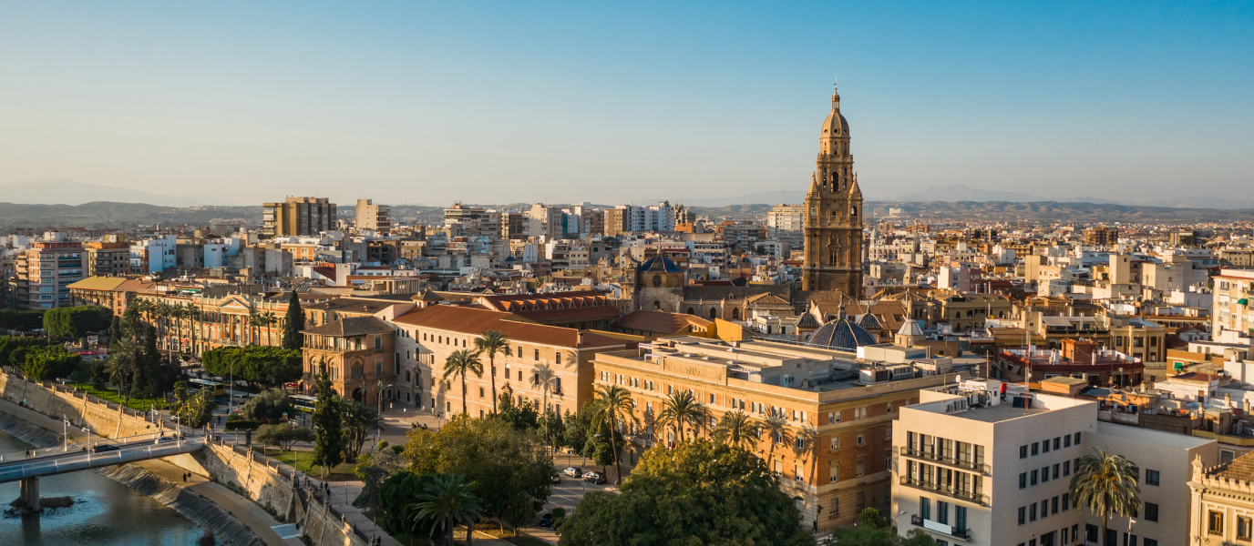 Imagen de Murcia con la Catedral, ciudad con entrenadores personales especializados
