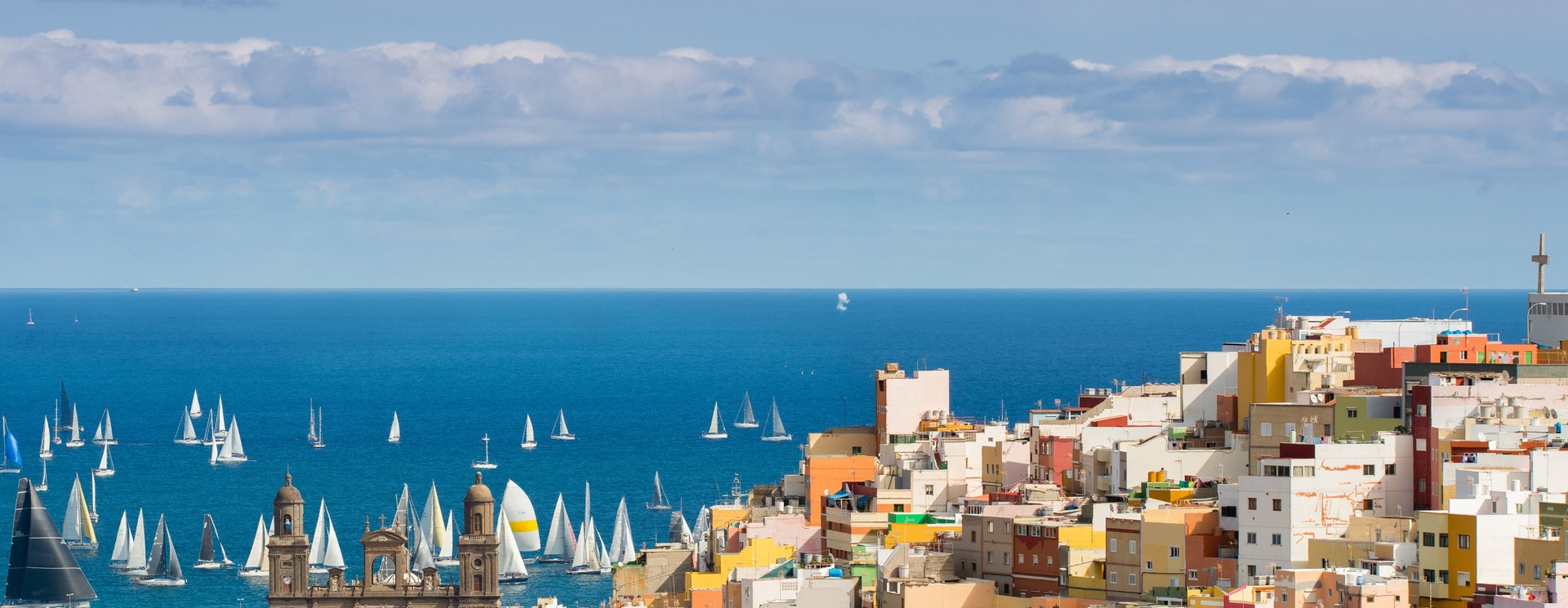Vista de Las Palmas de Gran Canaria y la playa de Las Canteras, ciudad con entrenadores personales