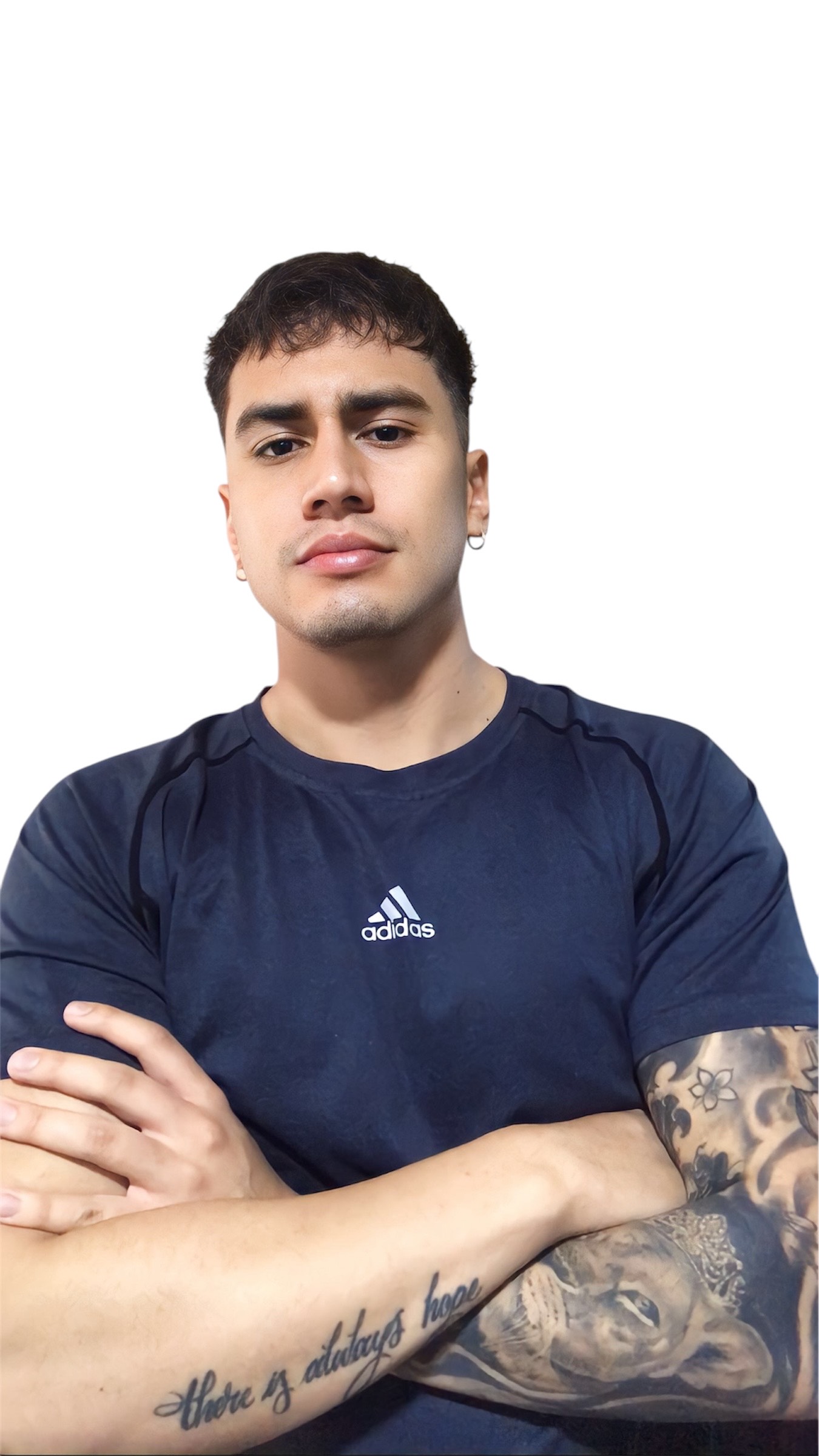 Retrato profesional de Kevin Pedraza, especialista en entrenamiento deportivo enfocado en el desarrollo de la fuerza, acondicionamiento físico y optimización del rendimiento.