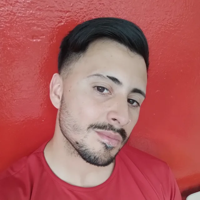 Entrenador personal Matías Maens especializado en rutinas individualizadas y mejora del rendimiento físico