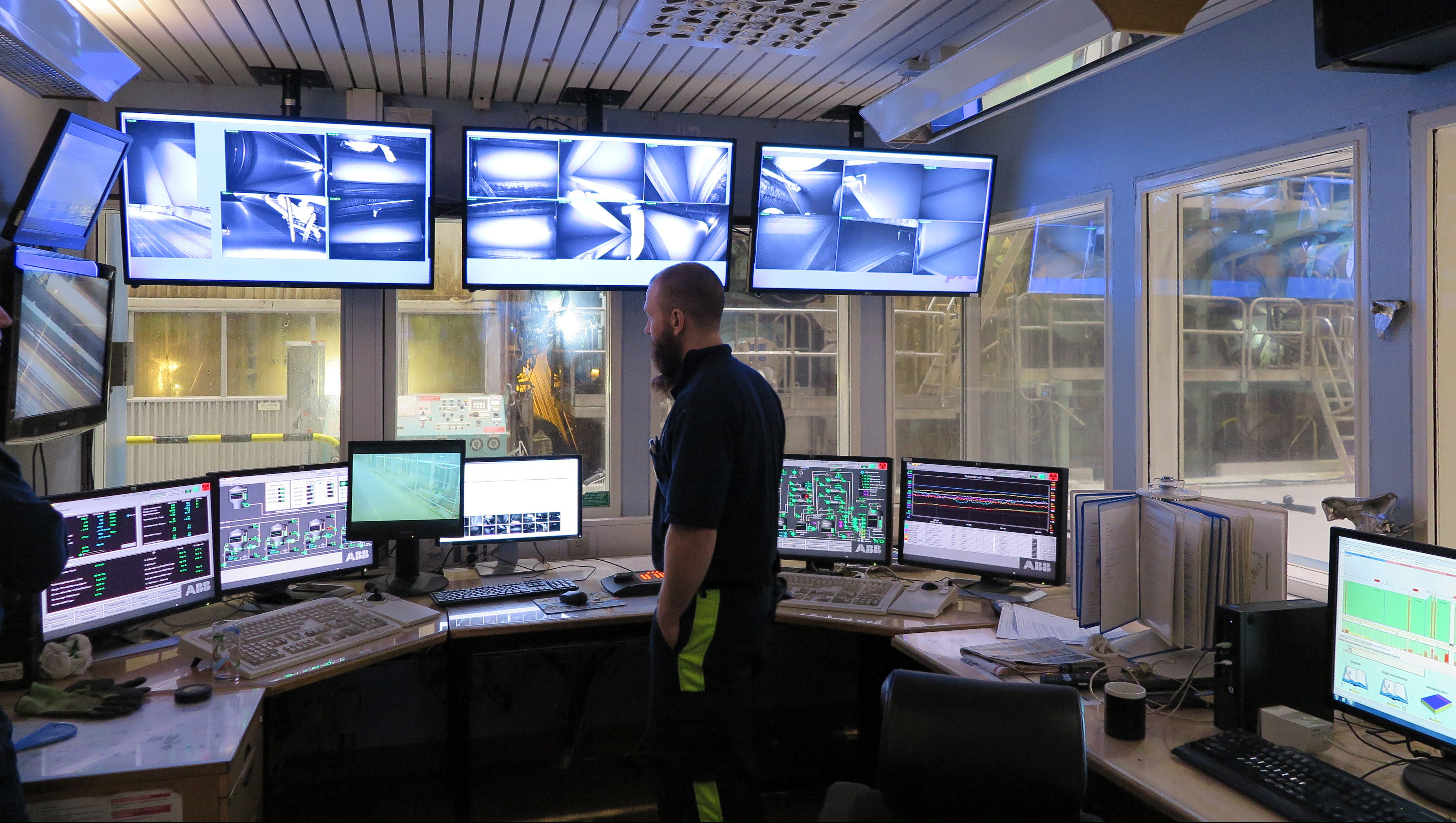 image of a traffic control center
