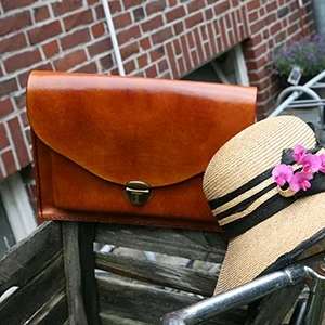 Mittelbraune Tasche, Basismodell 1