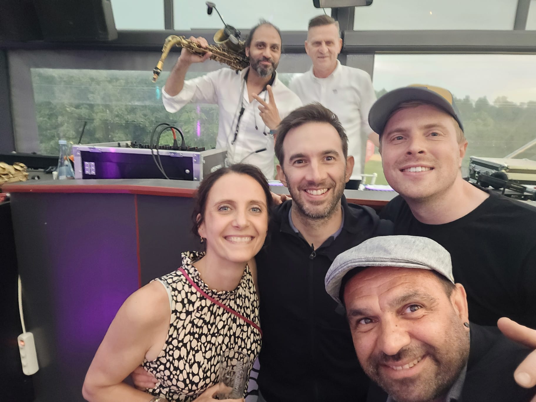 Die Musiker von Gravity Live in entspannter Atmosphäre beim Sommerfest der VEKA AG in Beckum.