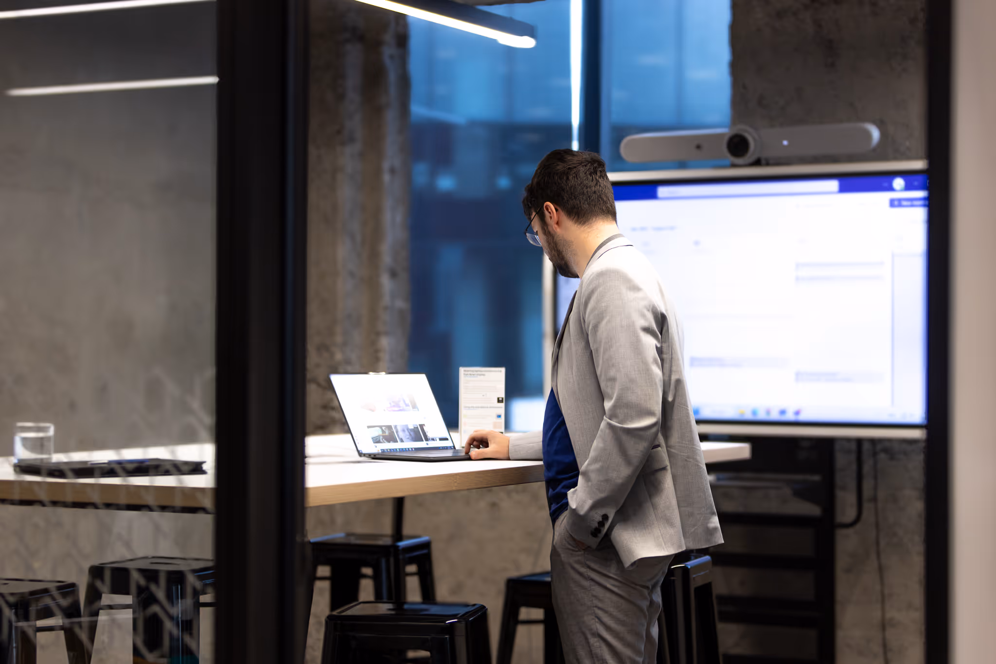 Get to know the people behind Lightwire and see the passion and expertise that drive our service.