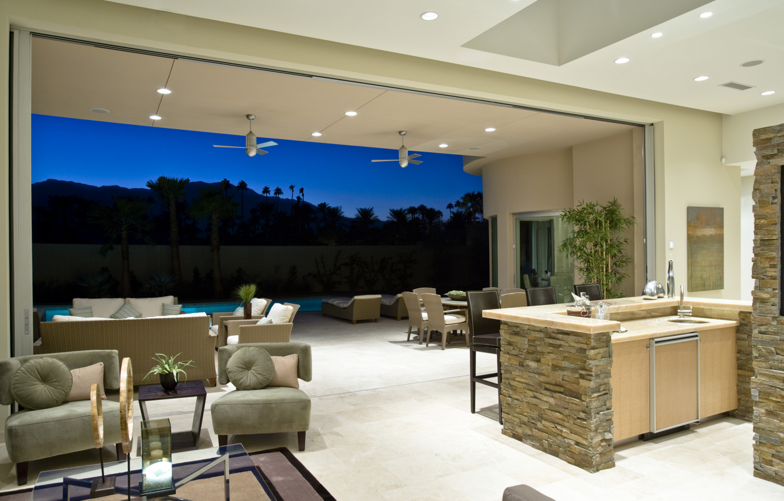image of a sparkling bathroom for a cleaning service
