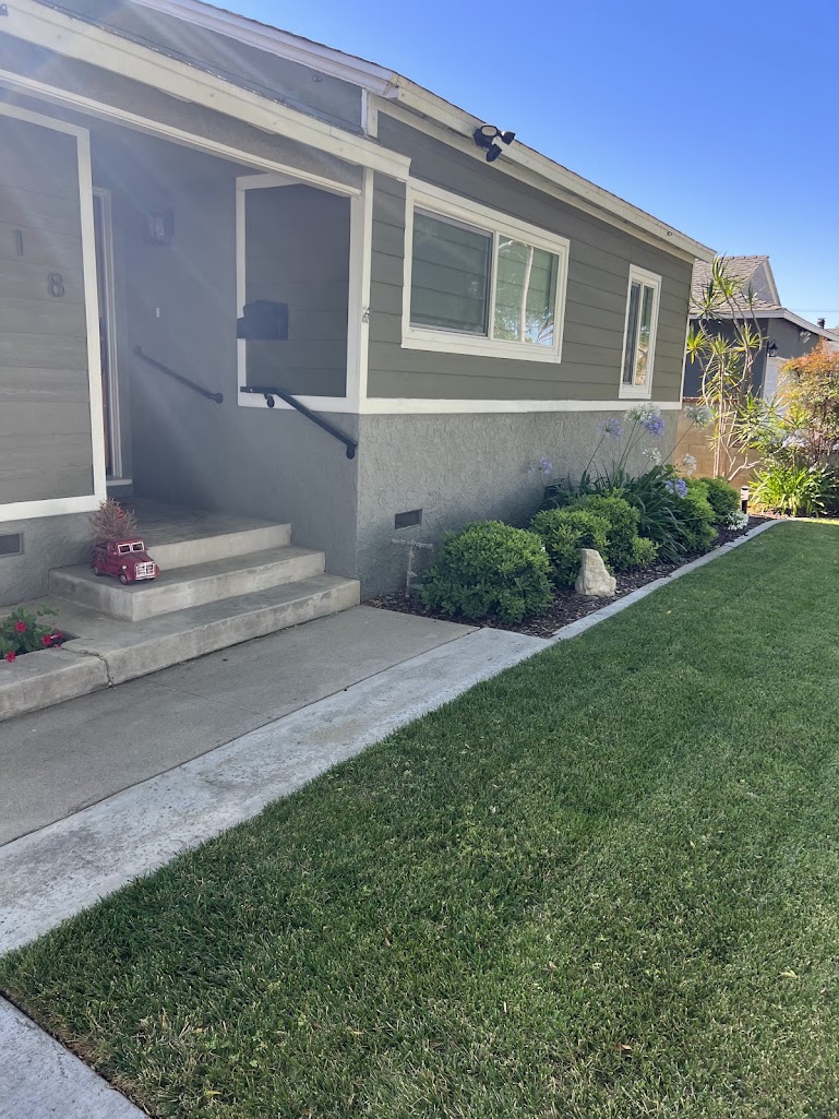 image of a sparkling bathroom for a cleaning service