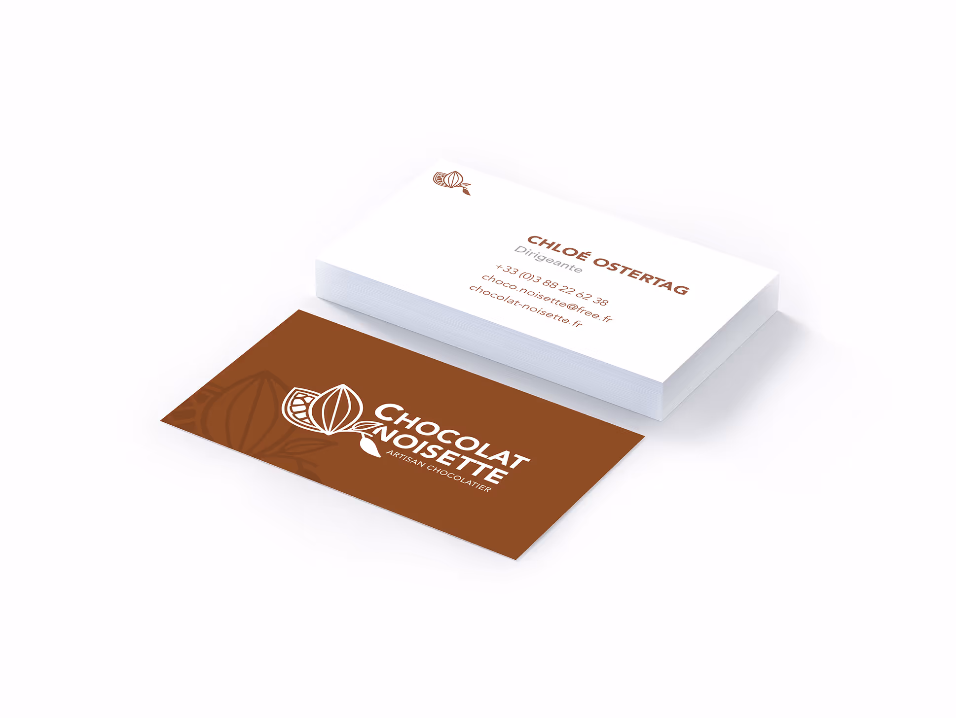 https://cdn.prod.website-files.com/68c7daf87be685e727b1d556/68e1841ce19cbed5e05d1e71_Mockup-logo-chocolat-noisette-1%201.jpg