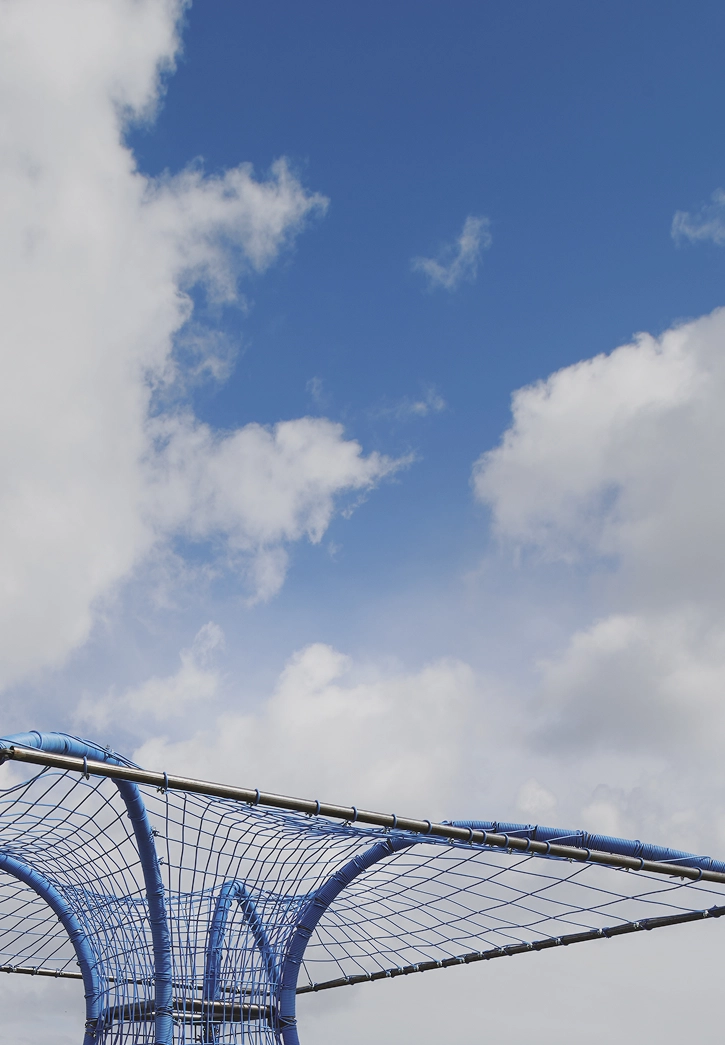 Detail of installation "What Comes After Wireless" under the blue sky. Metal structure with blue threads connecting in a net shaped pattern. The project is designed by Karoline Hyveled-Nielsen with construction support from Kasper Westergaard Nielsen, Anne Sofie Fiala and Designsmedien ApS.