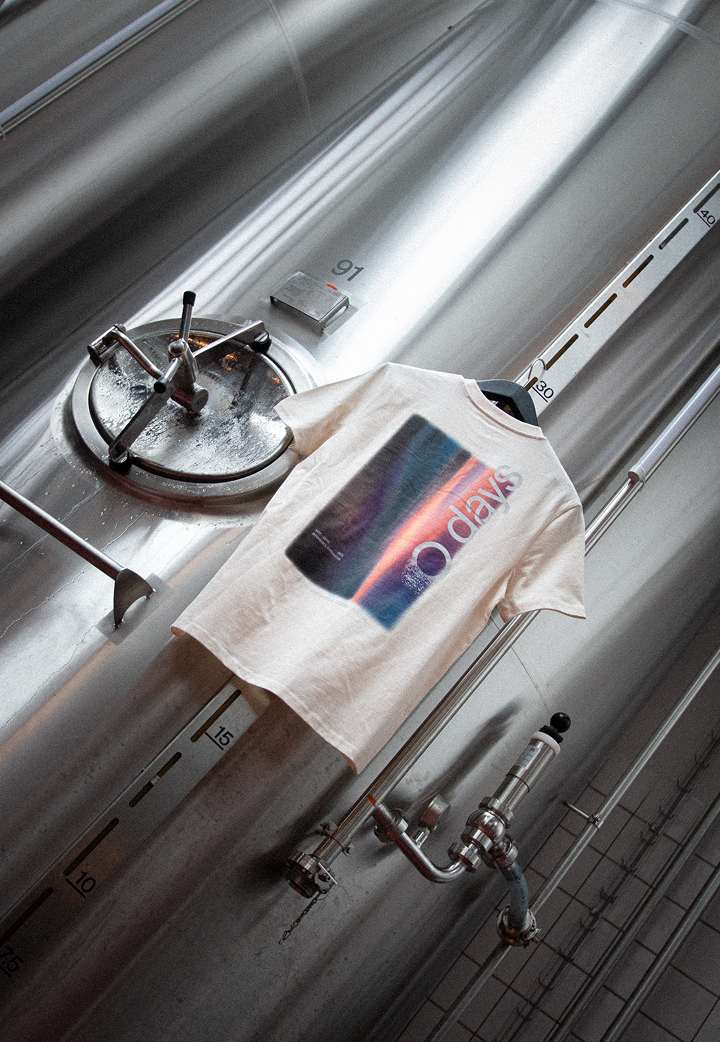 O Days volunteer t-shirt seen from the back. Displayed ganhing from on of te beer tanks at ÅBEN Kødbyen.