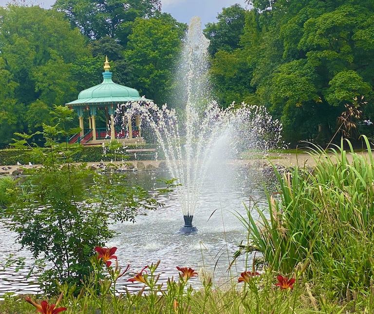 SS2 Delmar Fountains Installation at Pearson Park, Hull, installed fountain
