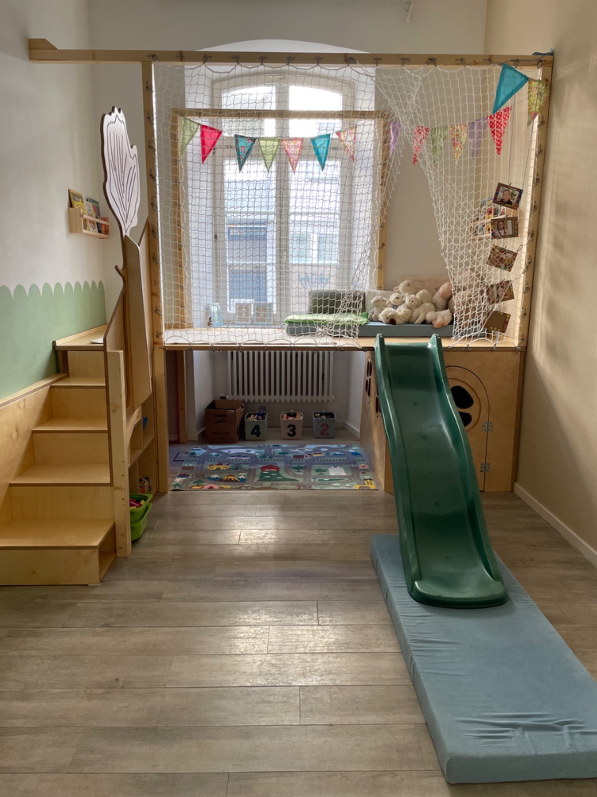 Spielzimmer mit Rutsche