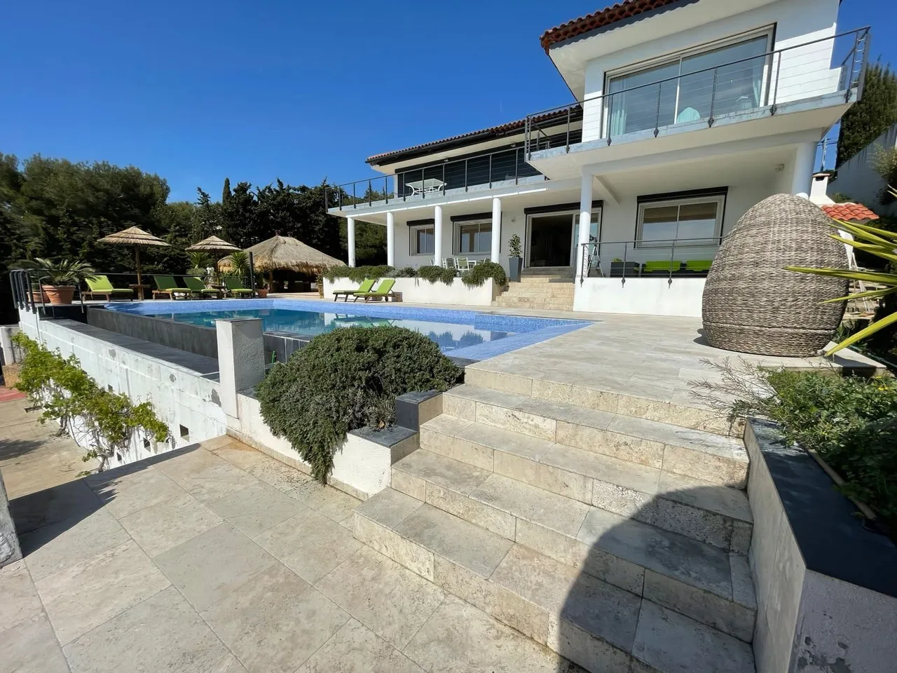 La villa vue de face - Les Jardins Secrets - Sanaty-sur-mer