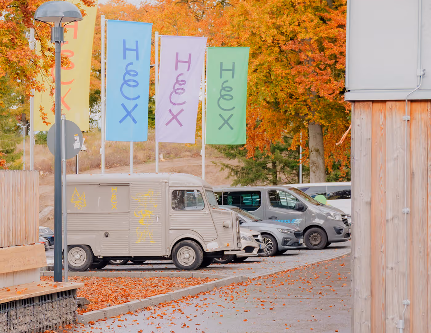 HEX Erlebniswelt Eingangsbereich mit HEX Auto