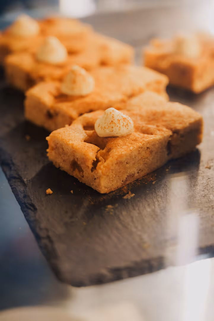 HEX Kuchen in der Vitrine