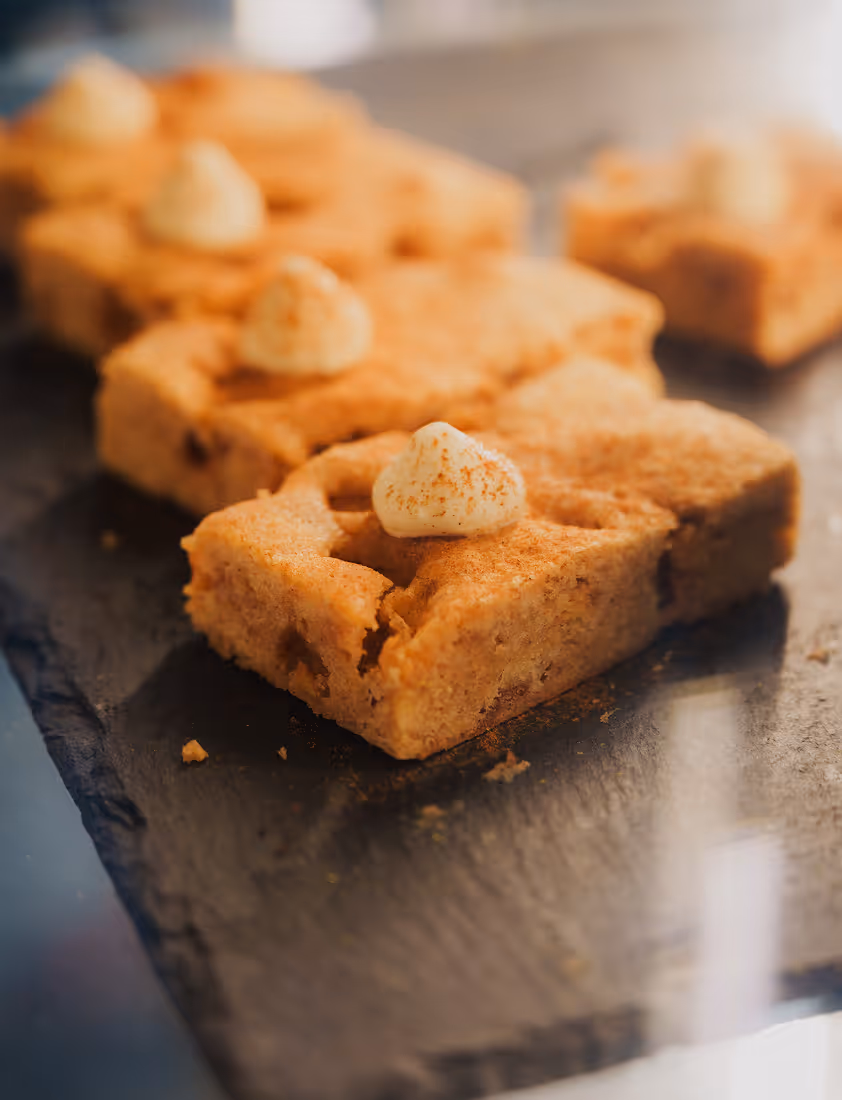 HEX Kuchen in der Vitrine