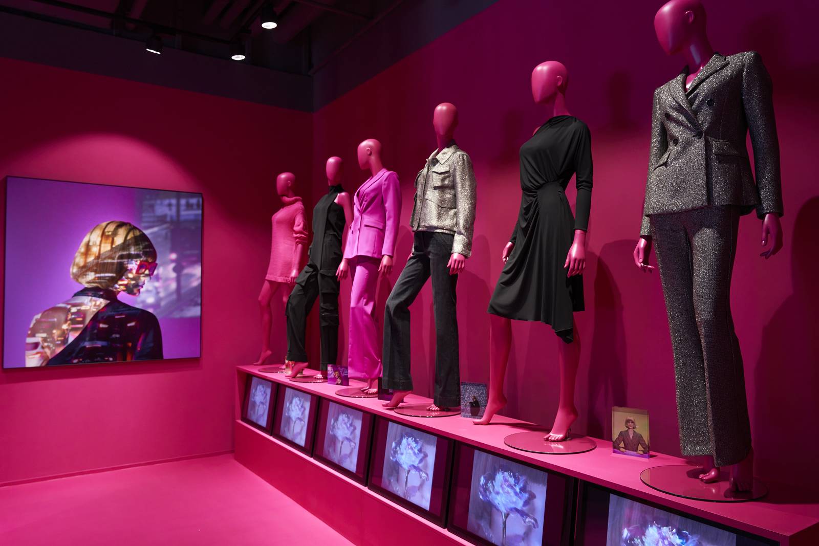 Im Pop-Up Store von Luisa Cerano wurden ELO-Bildschirme im Retro-Look einhebaut